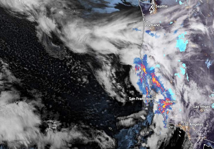 Severe weather conditions in California during high-risk seismic time-window