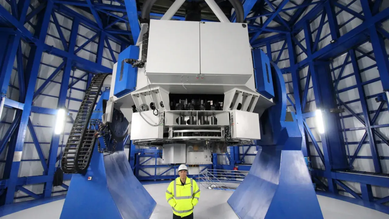 Project manager in the middle of the Gorgash telescope
